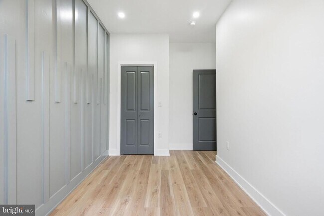 Building Photo - 512 S Yewdall St
