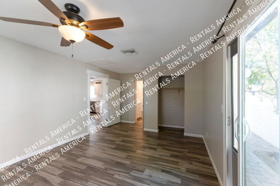 Building Photo - 2558 E Alta Vista St