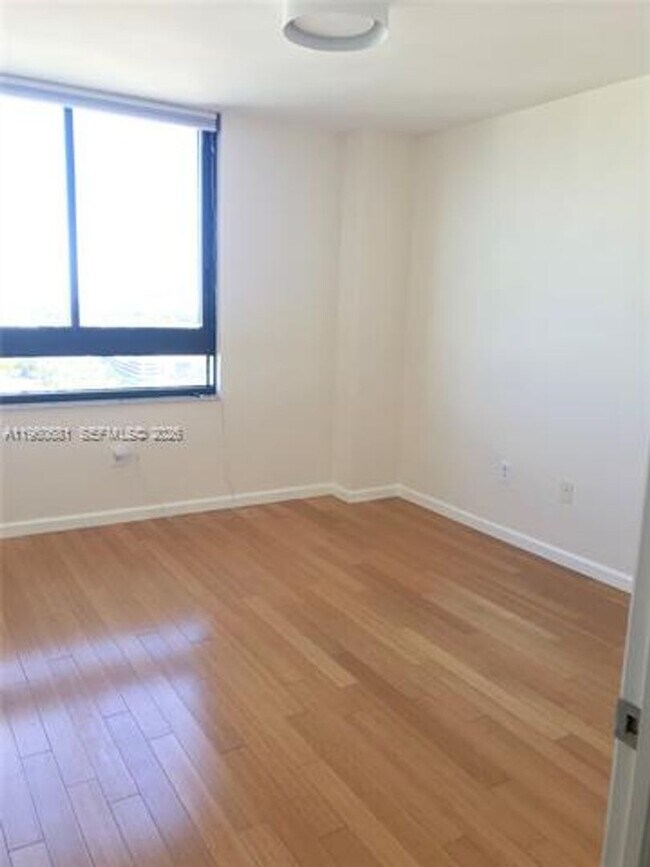 Building Photo - 300 Biscayne Blvd Way