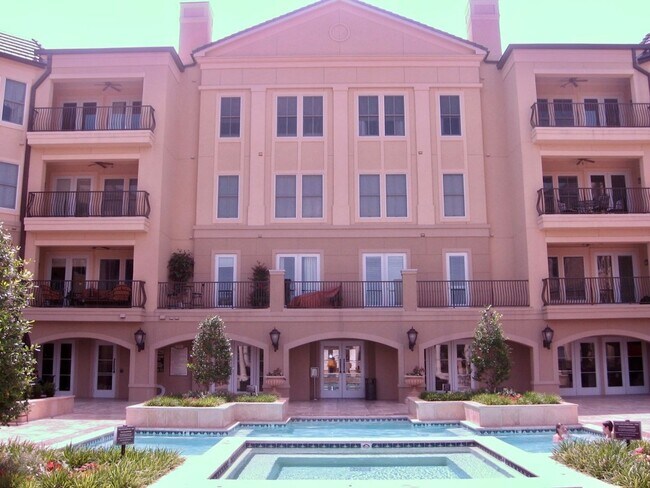 Building Photo - Luxury 3 Bed 2 Bath Condo at Crescent at U...