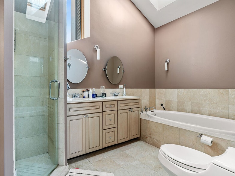 Building Photo - 1929 W Henderson St