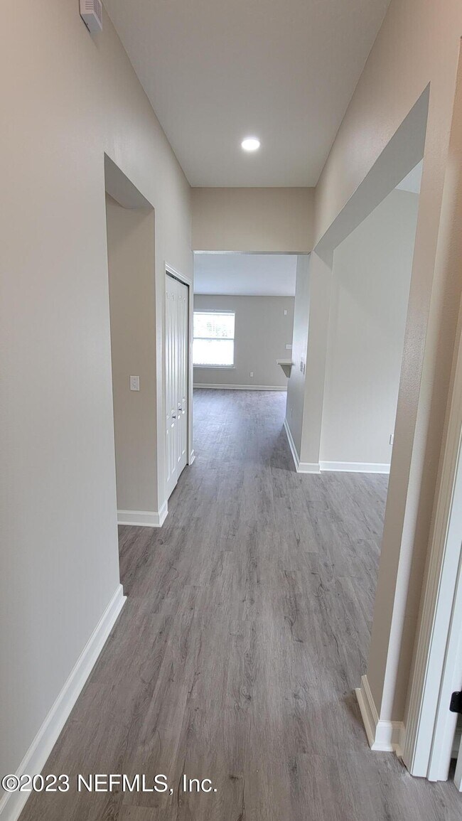 Building Photo - 2735 Woodsdale Dr
