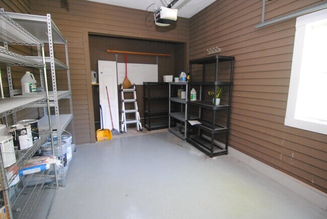 Building Photo - 11 Ventura Cir