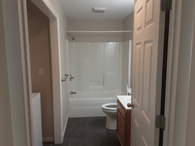 Building Photo - 804 E Jenkins St