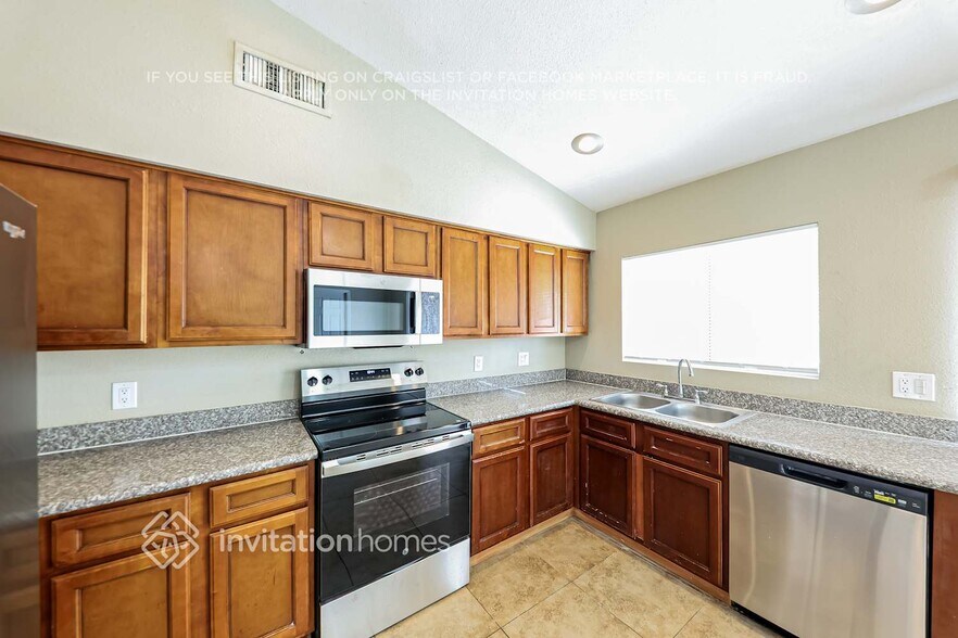 Building Photo - 3029 N Comanche Dr
