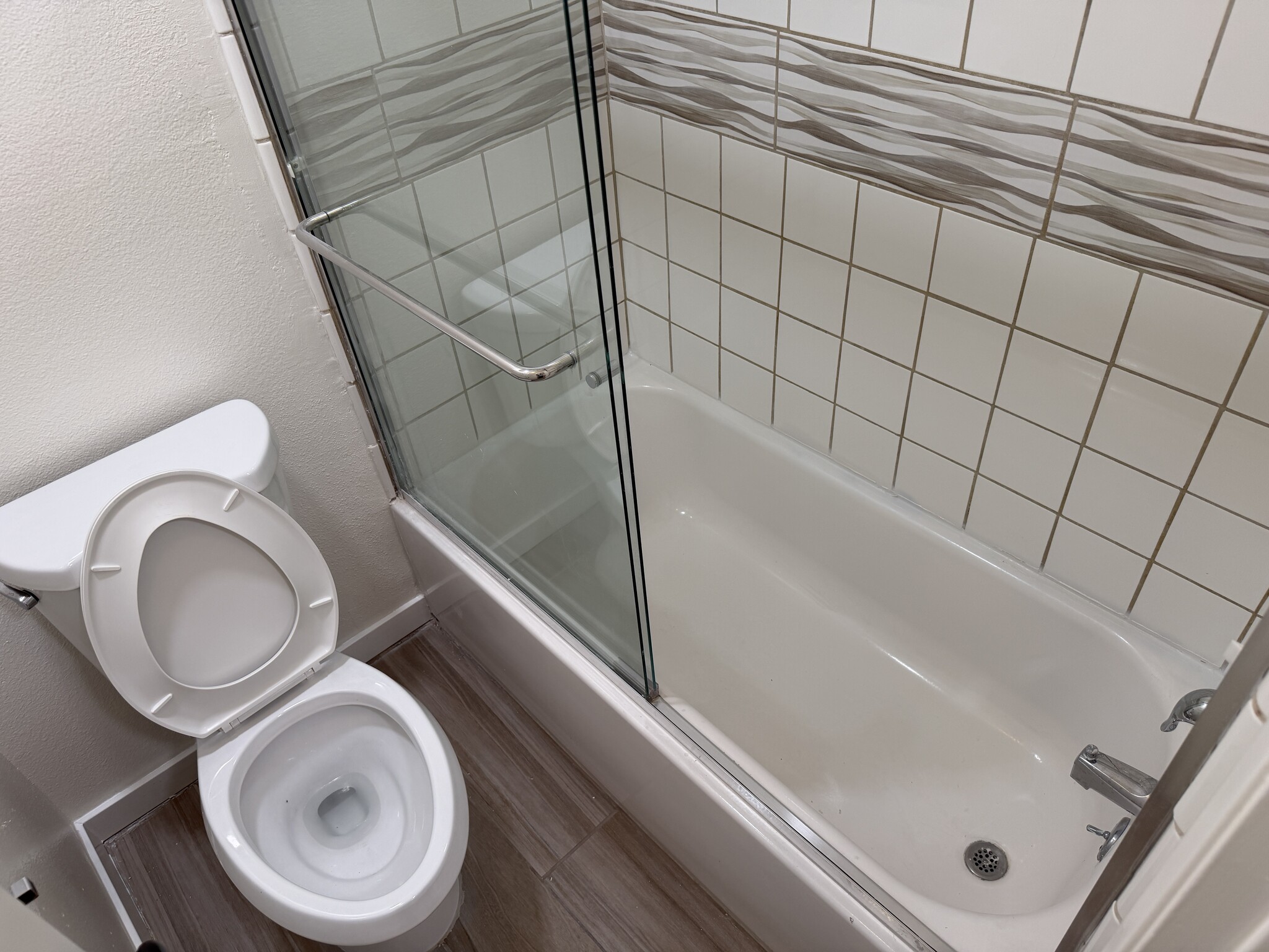 Building Photo - 3832 Chelsea Dr