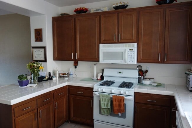 Building Photo - 16934 Laurel Hill Ln