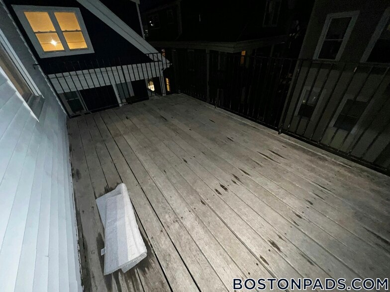 Building Photo - 6-8 Sunset St.