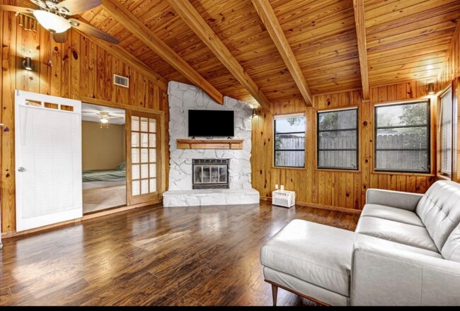 Building Photo - 4157 Autrey Ave E