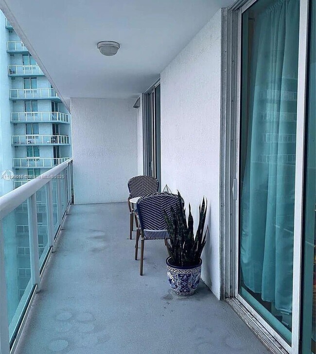 Building Photo - 1800 N Bayshore Dr