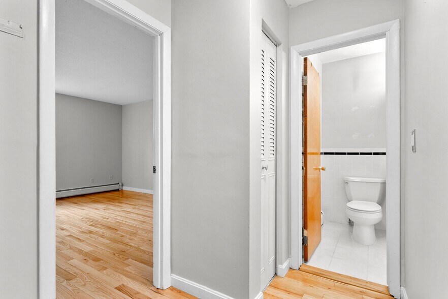 Building Photo - 804 Centre St