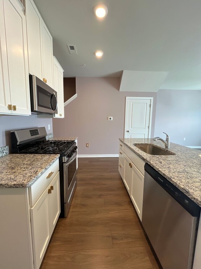 Building Photo - Move-in-ready Brookside Court townhome off...