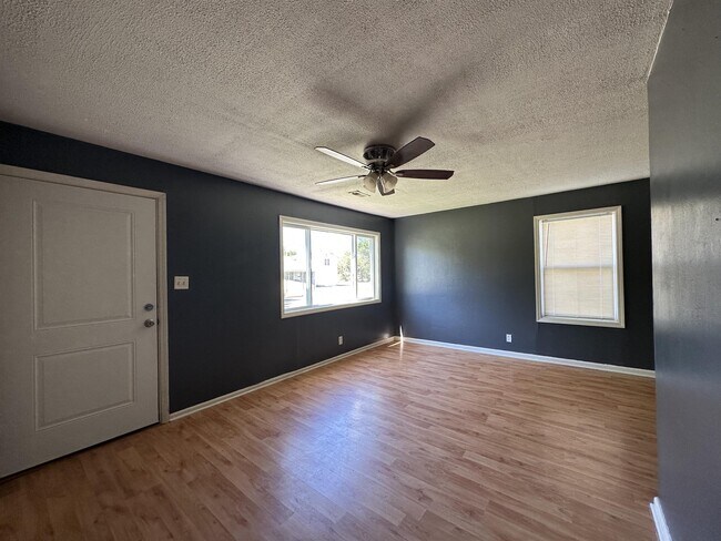 Building Photo - 1332 N Erie St