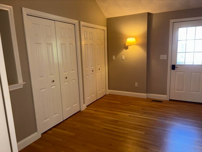 Building Photo - 13 Meadowbrook Rd