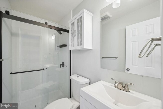 Building Photo - 9708 Glen View Dr