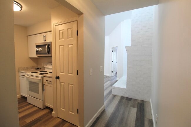 Building Photo - 1116 Blue Ridge Dr