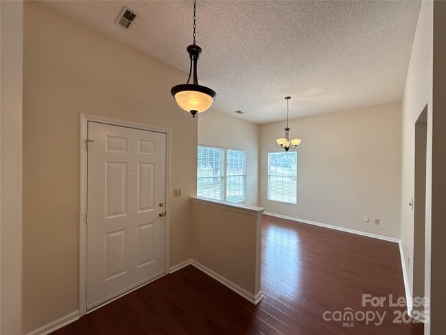 Building Photo - 14520 Sapphire Ln