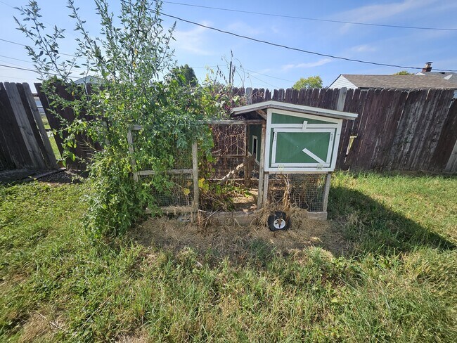 Building Photo - 1837 E Legrande Ave