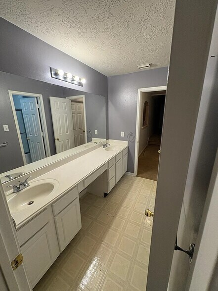 Building Photo - 12507 Avery Vale Ln