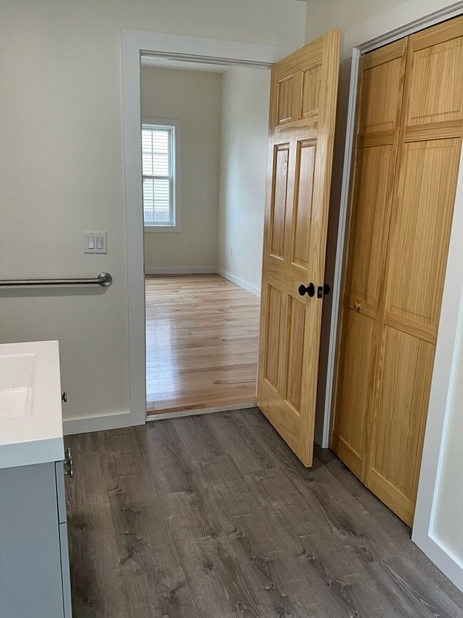 Building Photo - 90 Elm St