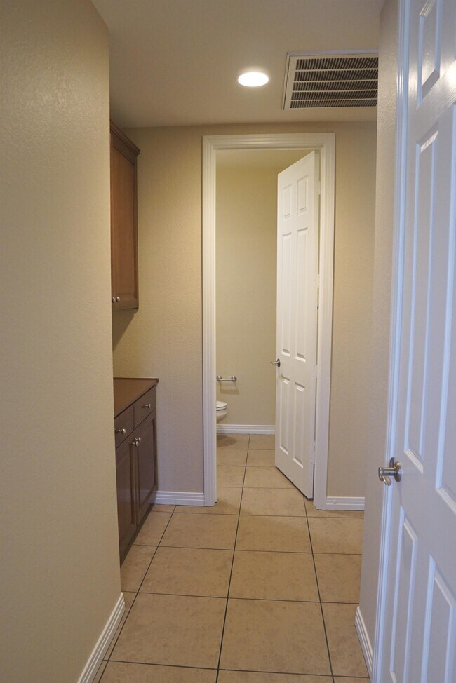 Building Photo - 35579 Domani Dr