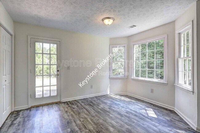 Building Photo - 9166 Tara Dr SW