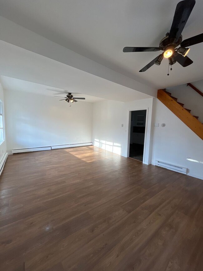 Building Photo - 485 S Walnut St