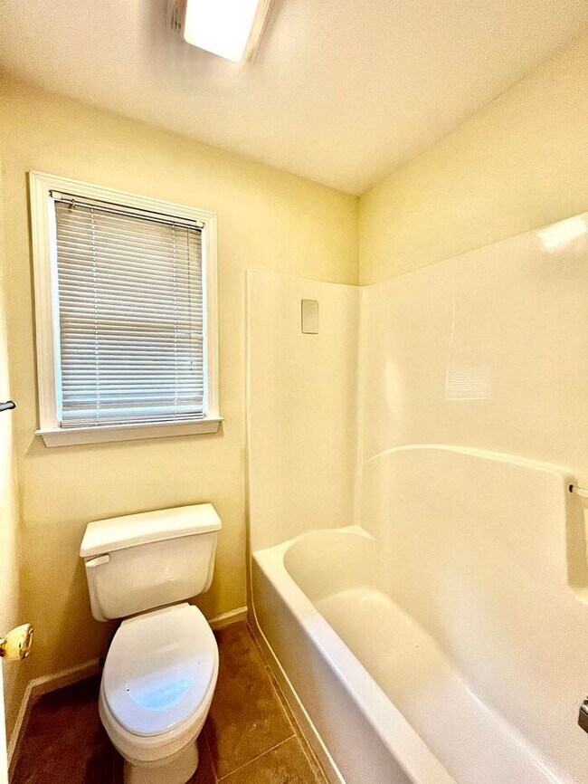 Building Photo - 3165 Maple Terrace Dr