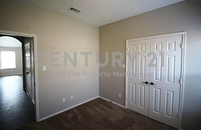Building Photo - Wonderful 4/2/2 In Waxahachie For Rent!
