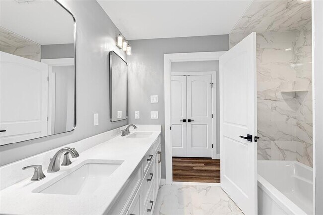 Building Photo - 47 Arnolds Neck Dr