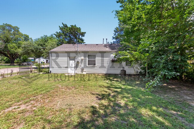 Building Photo - 1103 S Waverly St