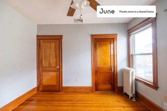 Building Photo - Room in Shared 5 bed/2 bath home