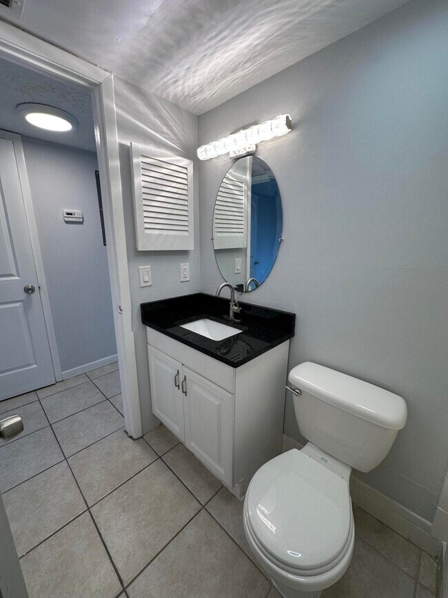 Building Photo - 837 Hickory St