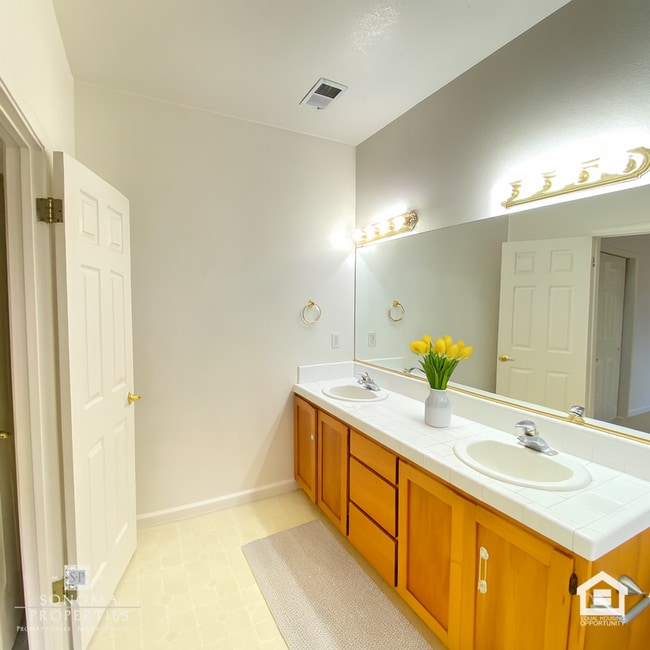 Building Photo - 4BD/3BA House in Agua Caliente!