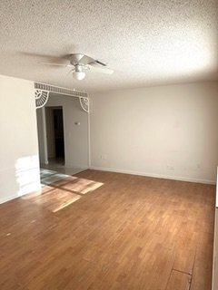 Building Photo - Great Location! 4/2 For Rent