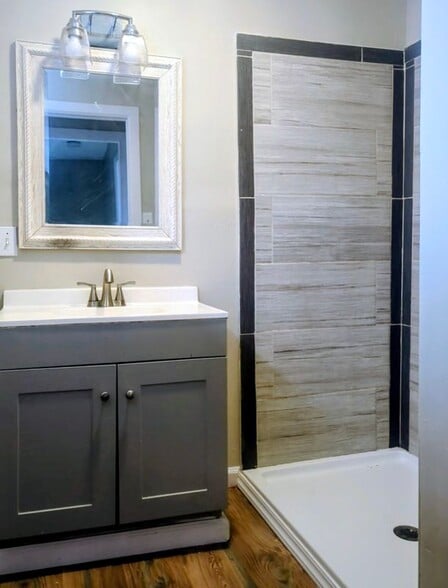 Building Photo - 714 Orchard St