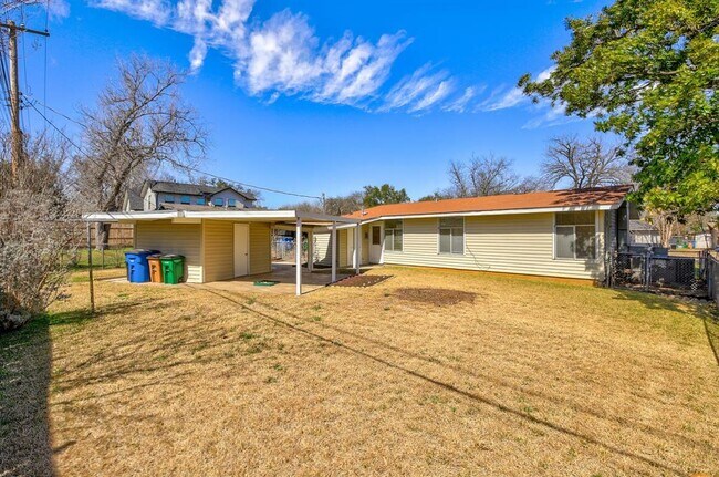 Building Photo - 1515 Corona Dr