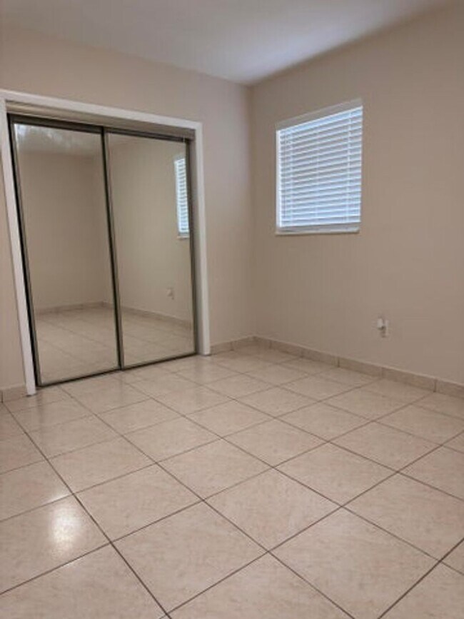 Building Photo - 7500 SW 98th Ct