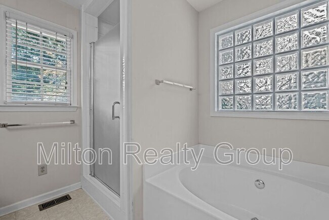 Building Photo - 464 Tirzah Dr