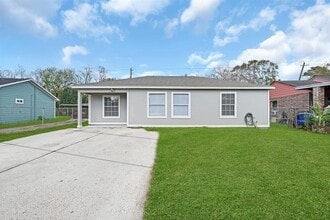 Building Photo - 5427 Shamrock St