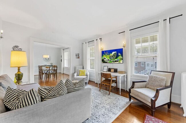 Building Photo - 536 Hawthorne Ln