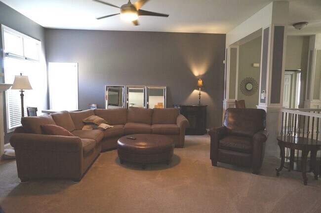 Building Photo - 8566 Huckins Dr