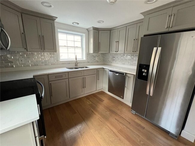 Building Photo - 5 Church St