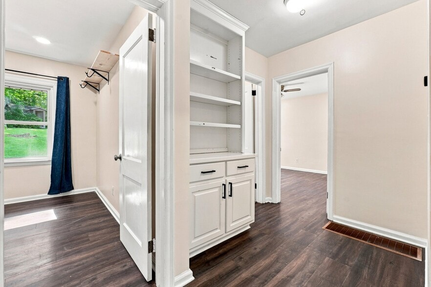Building Photo - 2875 Orion Dr