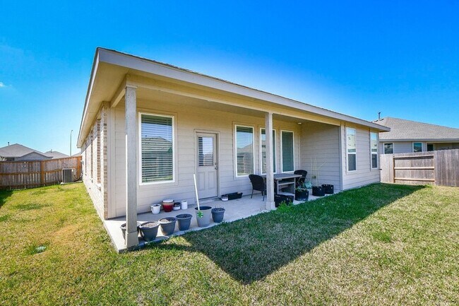 Building Photo - 26610 Coast Redwood Dr