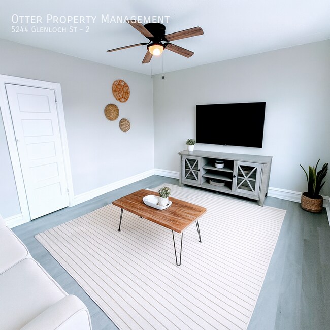 Primary Photo - 5244 Glenloch St