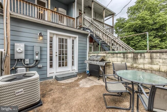 Building Photo - 3611 Hudson St