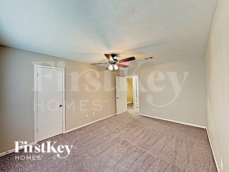 Building Photo - 2511 Riverlawn Dr