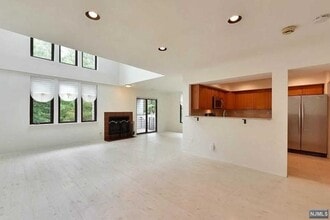 Building Photo - 798 Spinnaker Ct