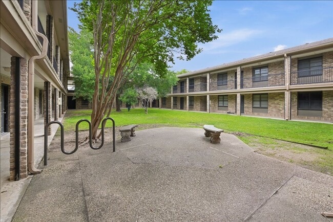 Building Photo - 1214 Baylor Ave